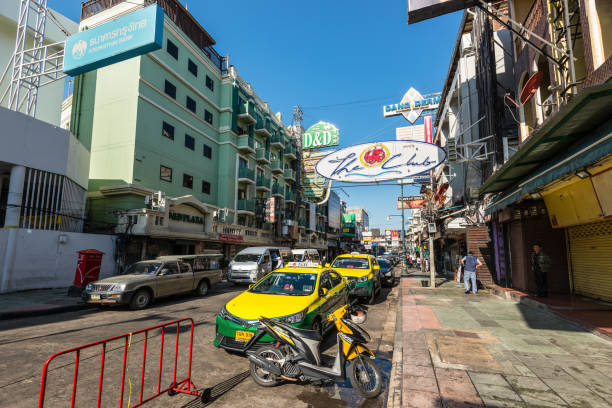 جذب مسافران و گردشگران با بهینهسازی وبسایت هتل و تحلیل رقبا در سئو مشهد