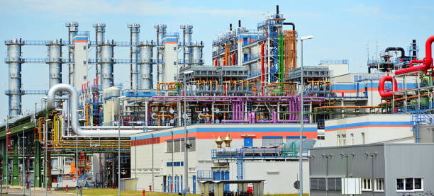 ساخت سایت صنعتی برای شرکت پتروشیمی کارخانه صنعتی پتروشیمی با تجهیزات مدرن و پیشرفته