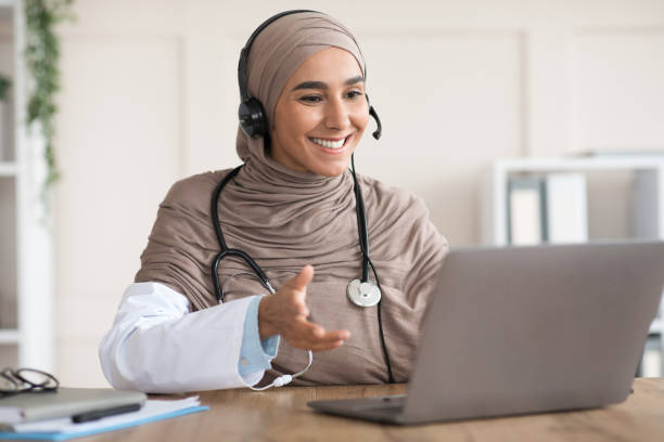 توسعه وبسایت چندزبانه برای کلینیکهای گردشگری سلامت در شیراز