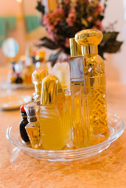 اهمیت سئو On-Page برای فروشگاه آنلاین عطر بطریهای عطر لوکس و شیک برای فروشگاه آنلاین عطر
