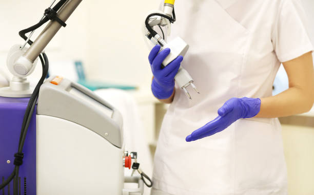 انجام خدمات لیزر پوست در یک مطب زیبایی پیشرفته پس از جذب مراجع از طریق تبلیغات گوگل