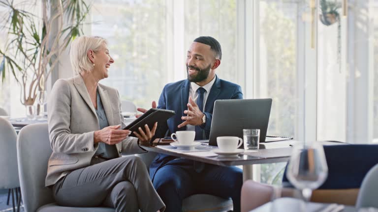 استراتژی دیجیتال مارکتینگ و CRM برای هتلهای مشهد