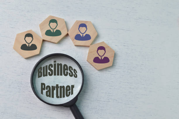 جذب شرکای تجاری از طریق بازاریابی محتوای B2B هدفمند و سئو