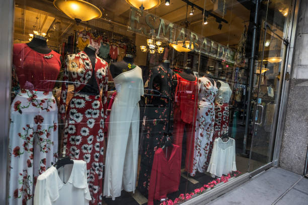 برندینگ دیجیتال برای بوتیک لباس زنانه لوکس در سال 2025