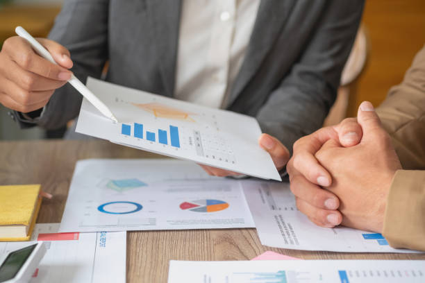 برنامهریزی بازاریابی برای مشاوران مالی توسط تیم تجاری