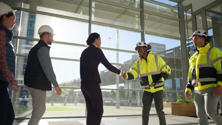 افزایش بهرهوری با بهینهسازی زنجیره تامین ساختمانی در اصفهان توسط پورتال پیمانکاران پینو سایت