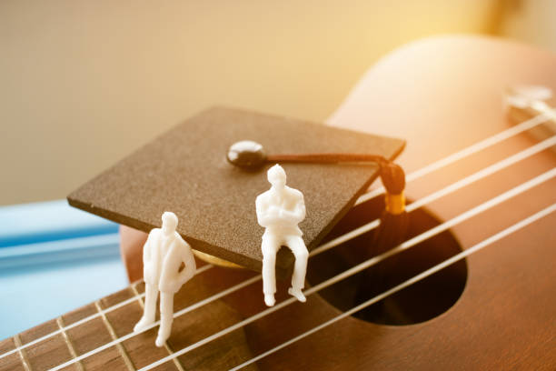 تصویر مفهومی از رشد و موفقیت یک آموزشگاه موسیقی با استراتژی دیجیتال