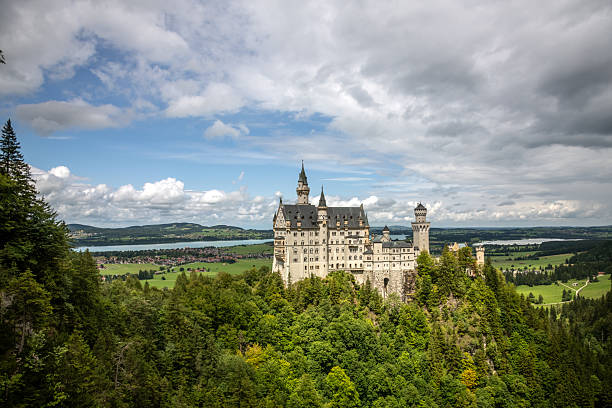 تولید محتوای داستانی از مقاصد گردشگری برای جذب مهمان هتل