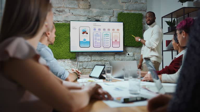 تیم طراحی وب پینوسایت برای خرده فروشی در حال بهینه سازی UX/UI فروشگاه آنلاین