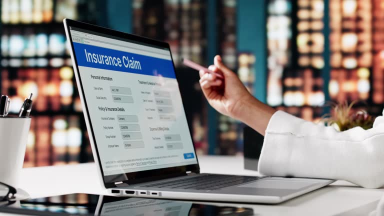 تجربه کاربری بیمه در فرآیند درخواست آنلاین بیمه عمر که باعث افزایش رضایت مشتری میشود