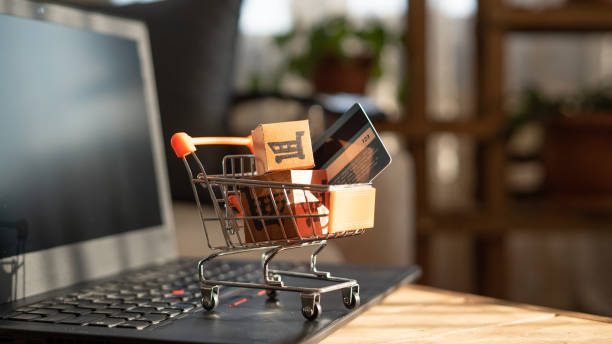 تجربه خرید آنلاین کفش و کیف در موبایل و اهمیت سئو فنی برای موبایل