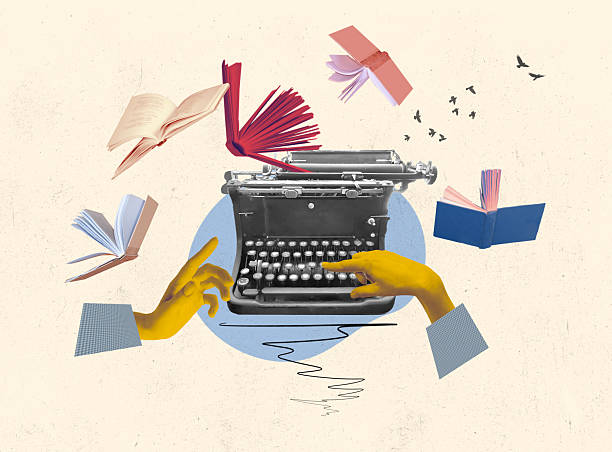 خلق اثر در دنیای دیجیتال دست زن در حال تایپ روی ماشین تحریر قدیمی