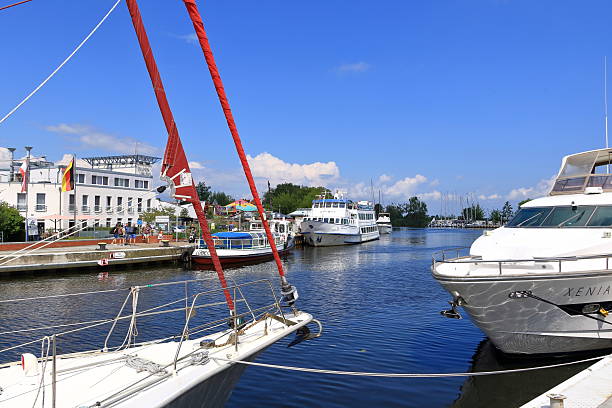 طراحی وبسایت فروشگاهی برای اقامتگاه با رویکرد داستان سرایی