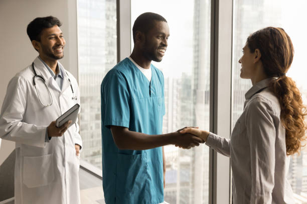 جذب مراجعین بینالمللی با دیجیتال مارکتینگ کلینیک زیبایی