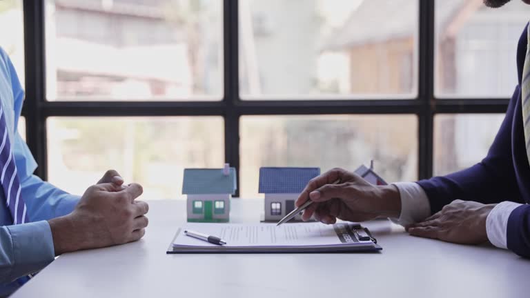 ساخت CRM سفارشی برای آژانسهای املاک در اندیشه - تحویل خانه به مشتری