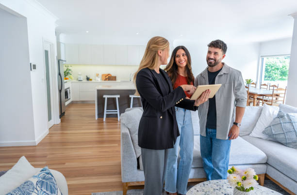 معماری اعتماد در بازار املاک لواسان با برندینگ دیجیتال و پینو سایت