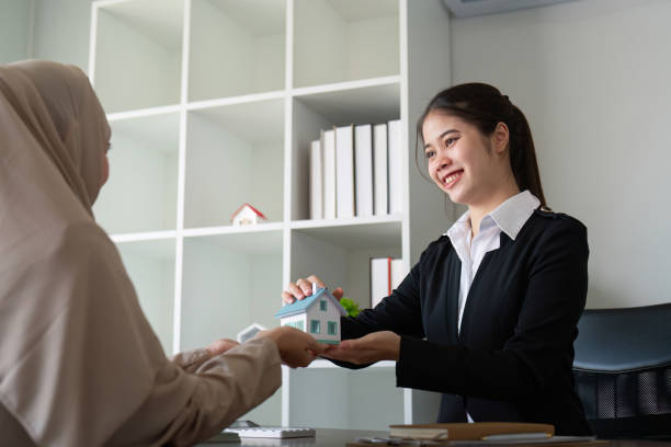 مشاوره املاک لوکس و ارائه فایل به مشتری با استفاده از CRM سفارشی