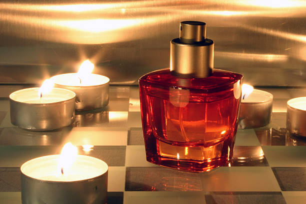 استفاده از دیجیتال مارکتینگ برای جذب مشتریان خاص عطر دیجیتال مارکتینگ عطر قرمز لوکس