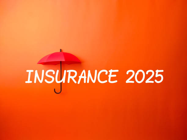 چتر قرمز با متن بیمه 2025 - استراتژی جذب مشتری بیمه 2025