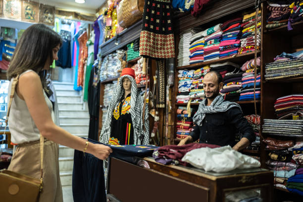 ارتباط مستقیم با مشتری در استراتژی فروش مستقیم به مشتری D2C و خدمات پینو سایت