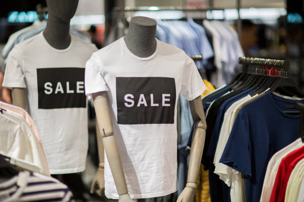 فروشگاه پوشاک با تخفیفهای فصلی