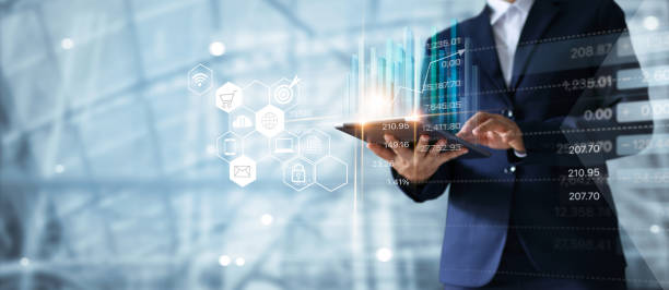 تحلیل دادههای فروش با CRM و بهینهسازی تجارت صنعتی توسط متخصصان پینو سایت