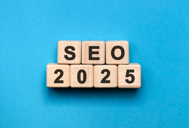 مفهوم سئو 2025 و تحول دیجیتال حمل و نقل با هوش مصنوعی روی کیبورد