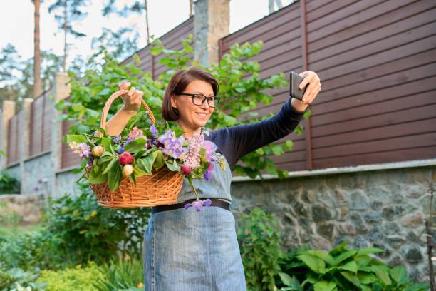 اینستاگرام برای باغبانی و فروش آنلاین گل و گیاه با موبایل