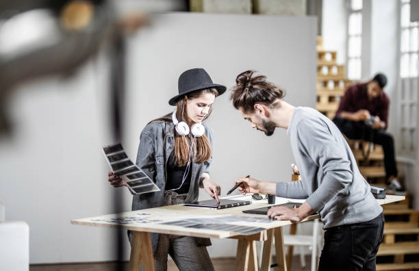 عکاسی حرفه‌ای برای طراحی سایت نساجی و جذب طراح بین‌المللی