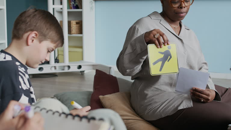 بررسی دقیق نظرات آنلاین برای انتخاب بهترین مرکز گفتاردرمانی