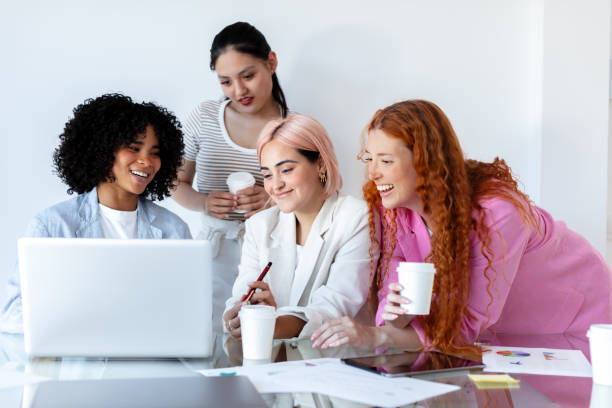 همکاری و جامعهسازی آنلاین از طریق رسانههای اجتماعی