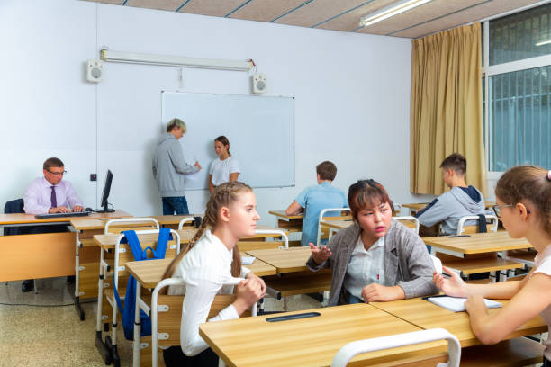 استفاده از شبکه های اجتماعی برای جذب دانش آموز جدید در مدارس و نمایش فرهنگ مدرسه