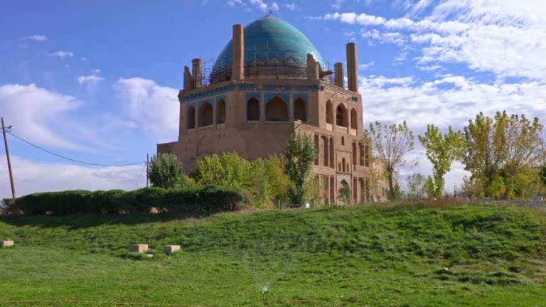 برندینگ دیجیتال آتلیه عکاسی در زنجان با الهام از معماری باشکوه گنبد سلطانیه