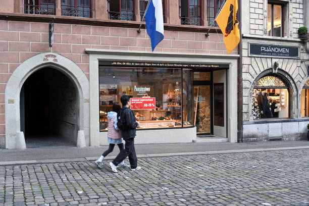 بازاریابی فروشگاه کفش و کیف با استفاده از داستان سرایی برندها و محتوای انگیزشی