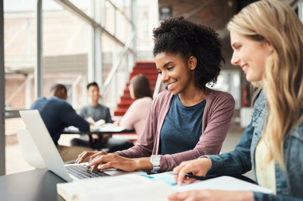 مدیریت پلتفرم آموزش آنلاین برای طلاب و دانشجویان