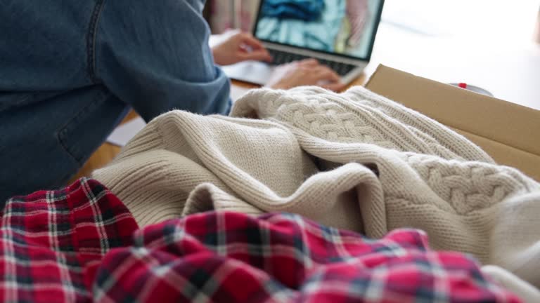 مفهوم فروش لباس دست دوم و پایدار