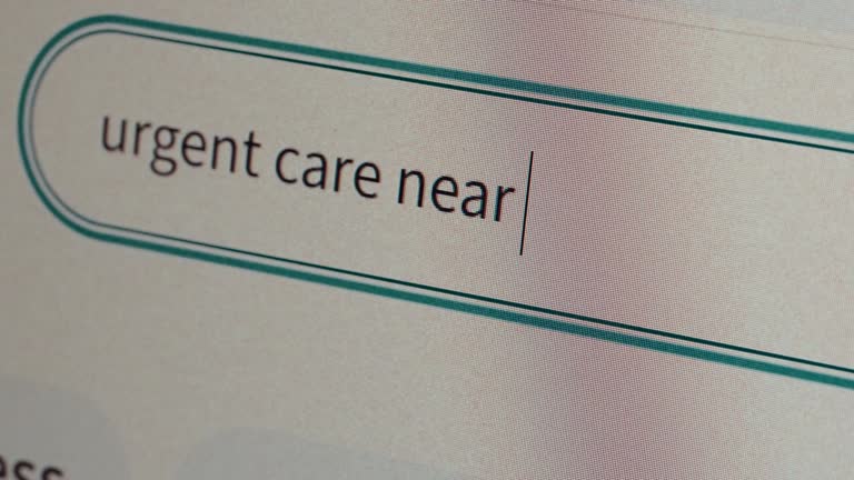 جستجوی صوتی برای دندانپزشک فوری در کرج و استراتژی سئو پزشکی