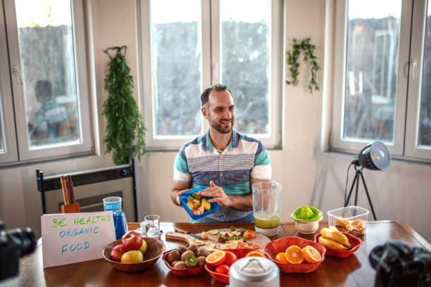 ساخت برند شخصی تغذیه از طریق تولید محتوای ویدیویی و وبلاگ نویسی تخصصی