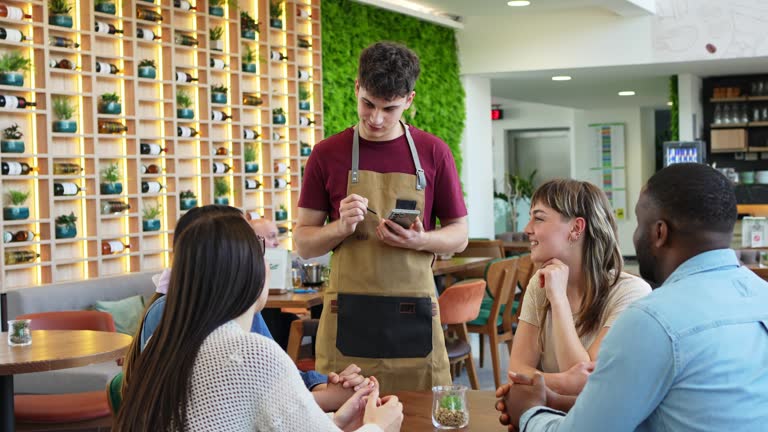 جذب مشتری رستوران با خدمات عالی و استراتژی برندینگ دیجیتال فستفود