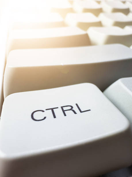 استراتژی طراحی سایت و سئو حقوقی در افق ۱۴۰۵