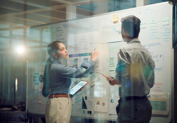 تیم پینو سایت در حال طراحی راهکارهای دیجیتال حمل و نقل برای شرکت‌های اراک