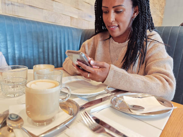 طراحی وبسایت واکنشگرا برای رستورانهای لوکس در اندیشه که روی موبایل عالی کار میکند