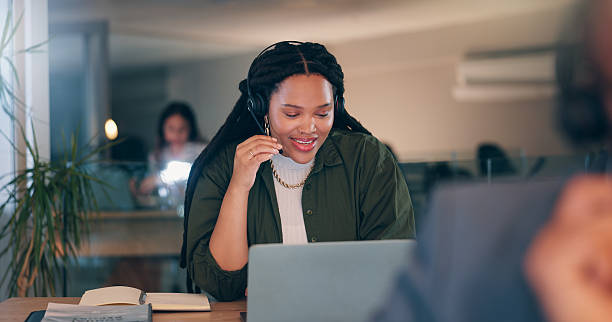 تبدیل بازدیدکننده به سرنخ از طریق فرم تماس، چت آنلاین و پشتیبانی سریع در وبسایت