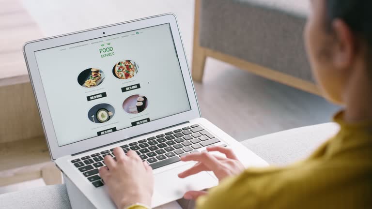 سفارش آنلاین غذا از طریق وب‌سایت فروشگاهی رستوران و کافی شاپ