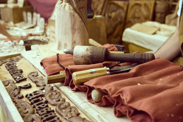 ابزارهای کنده‌کاری روی چوب و صنایع دستی