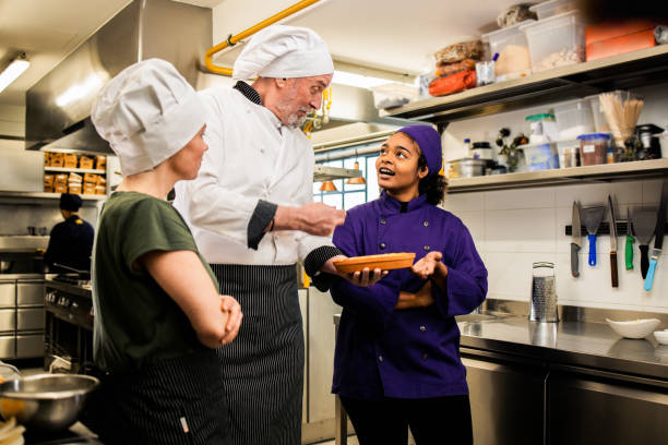 تولید محتوای جذاب آشپزی برای آموزشگاه در زنجان