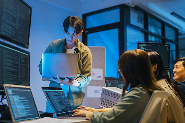 تیم طراحی وبسایت پینو سایت در حال توسعه یک پلتفرم آموزشی هوشمند