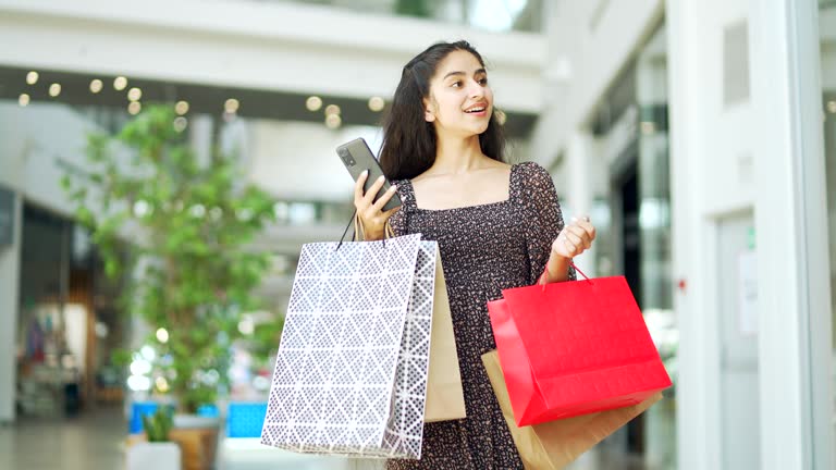 تجربه خرید لذت بخش با پرو مجازی لباس در فروشگاه آنلاین