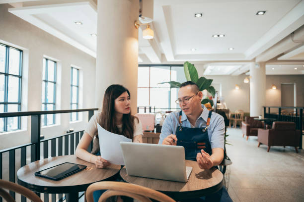 استراتژی دیجیتال مارکتینگ و CRM برای رستوران‌های سنتی رشت توسط پینو سایت