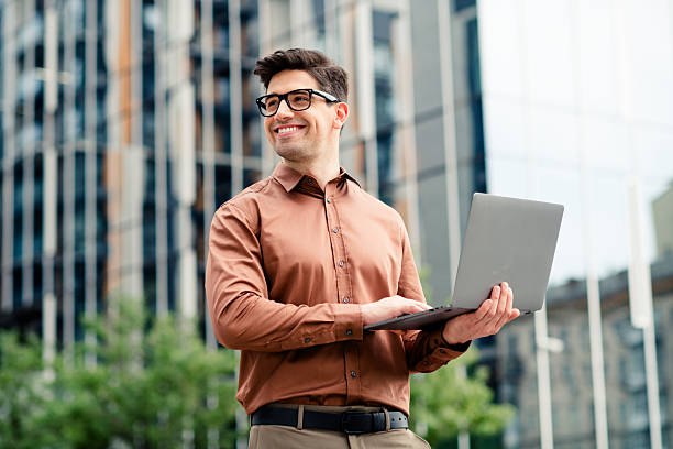 بازاریابی دیجیتال تولیدی پوشاک در رشت با رویکرد سئو